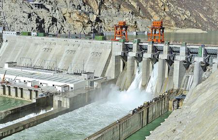 中國在雅魯藏布江干流首座大型水電站投產發(fā)電